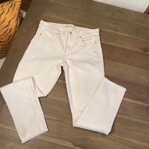 GAP 1969 Women’s white True Skinny Ankle jeans. Frayed hem. Size 28.